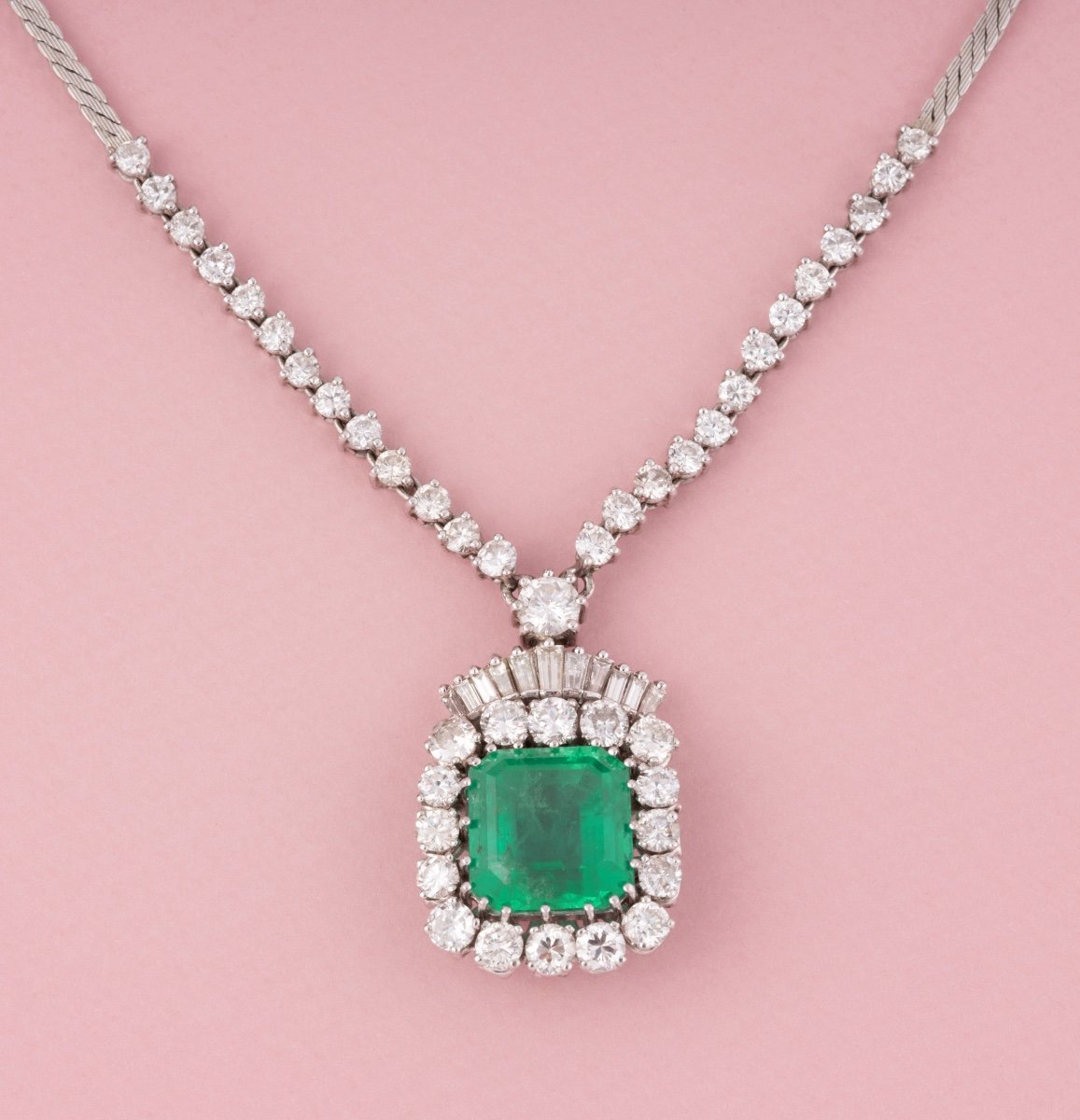 Magnificent 18k White Gold Necklace Centered With A 14.27 Ct Colombian Emerald-photo-4