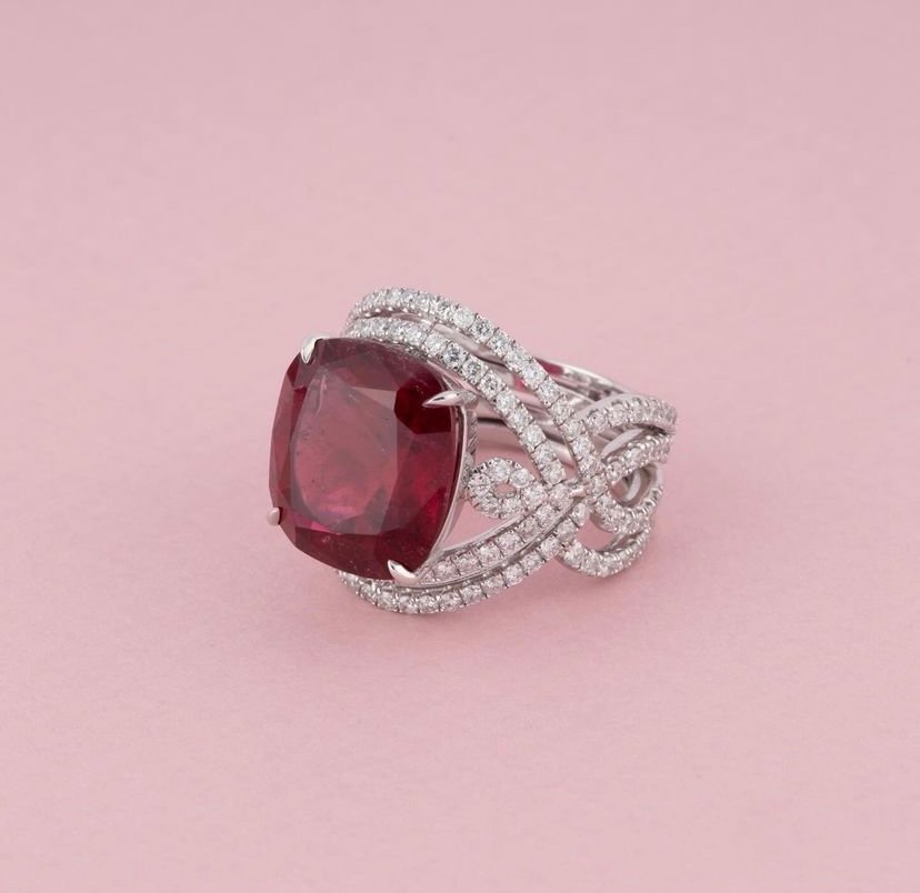 18k White Gold Ring, Set With A Large Intense Red Tourmaline (rubellite)-photo-2