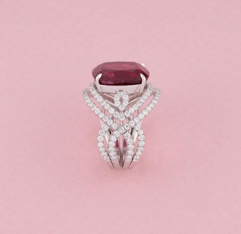 18k White Gold Ring, Set With A Large Intense Red Tourmaline (rubellite)-photo-3