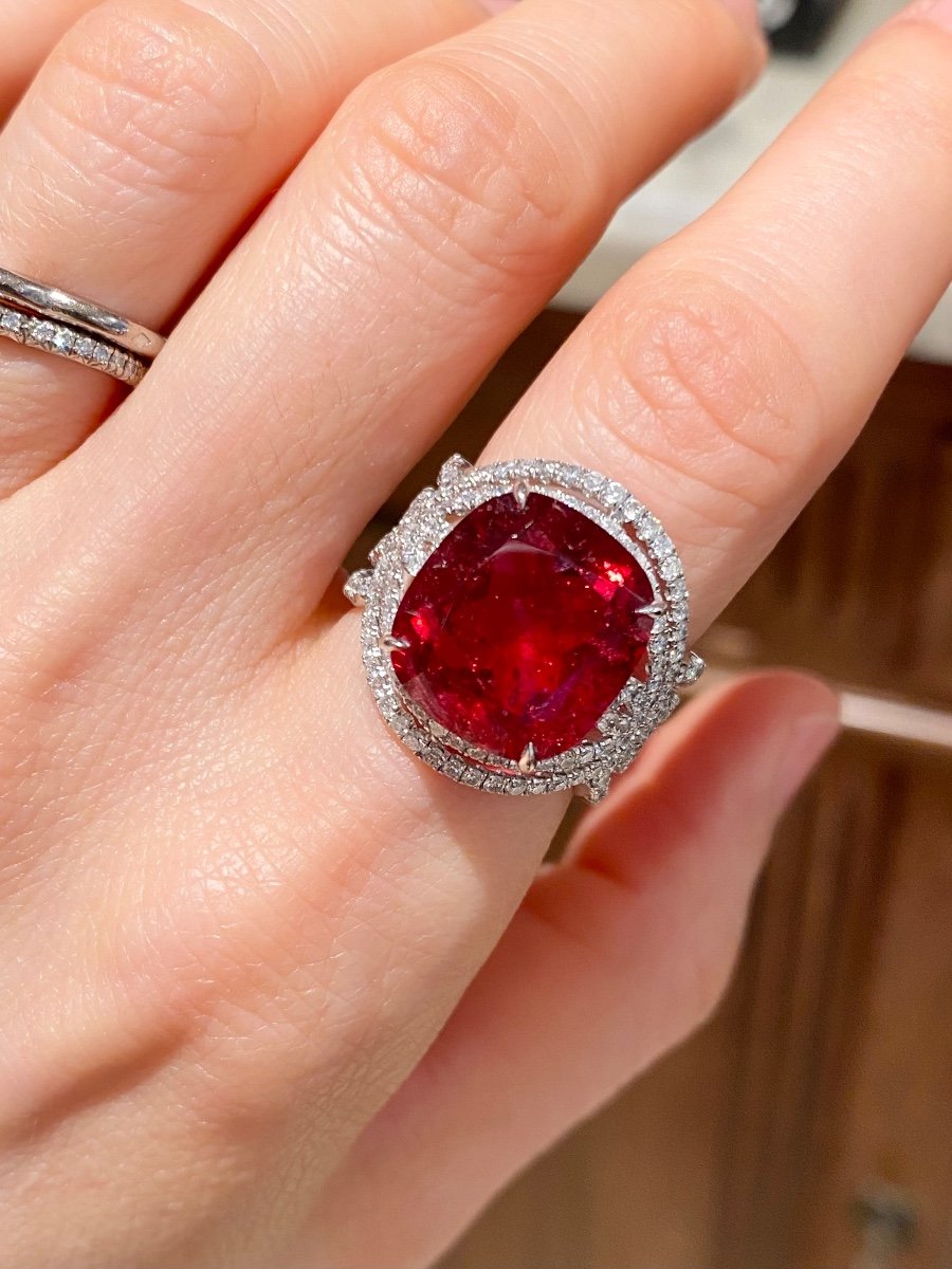 18k White Gold Ring, Set With A Large Intense Red Tourmaline (rubellite)-photo-1