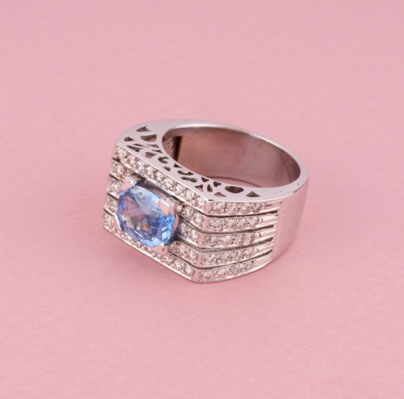 18k White Gold Tank Ring With Sapphire And Diamonds -photo-3