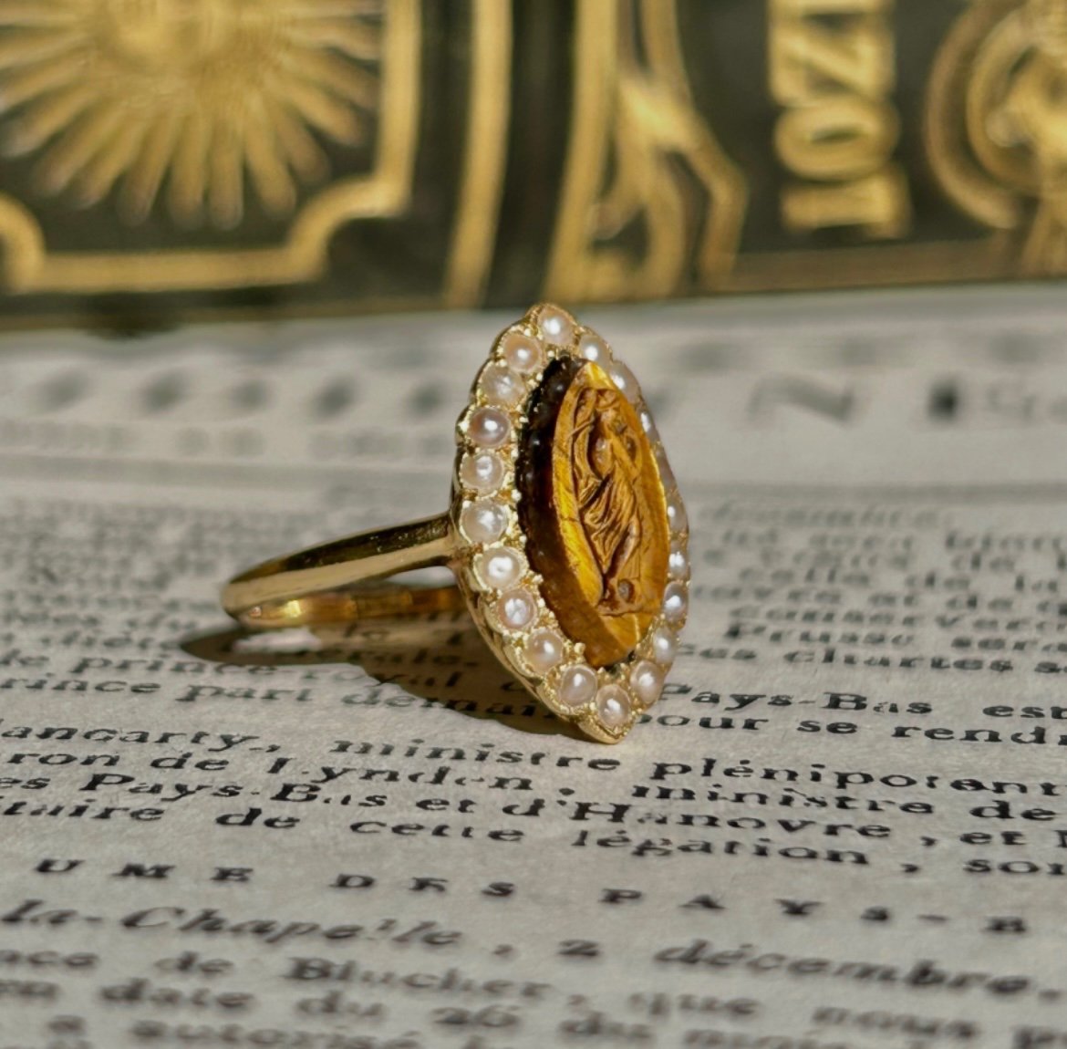 Antique 18k Yellow Gold Tiger's Eye And Pearl Ring