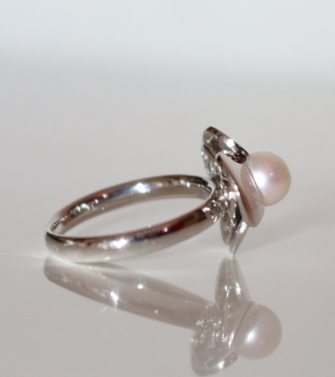 Poiray White Pearl Clover Ring-photo-4