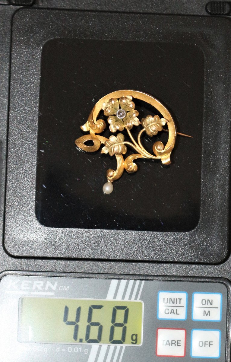 Art Nouveau Brooch In Yellow Gold-photo-4