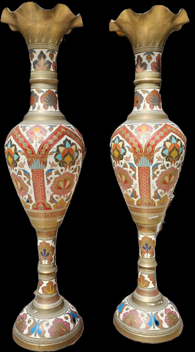 Paire de vases émaillés