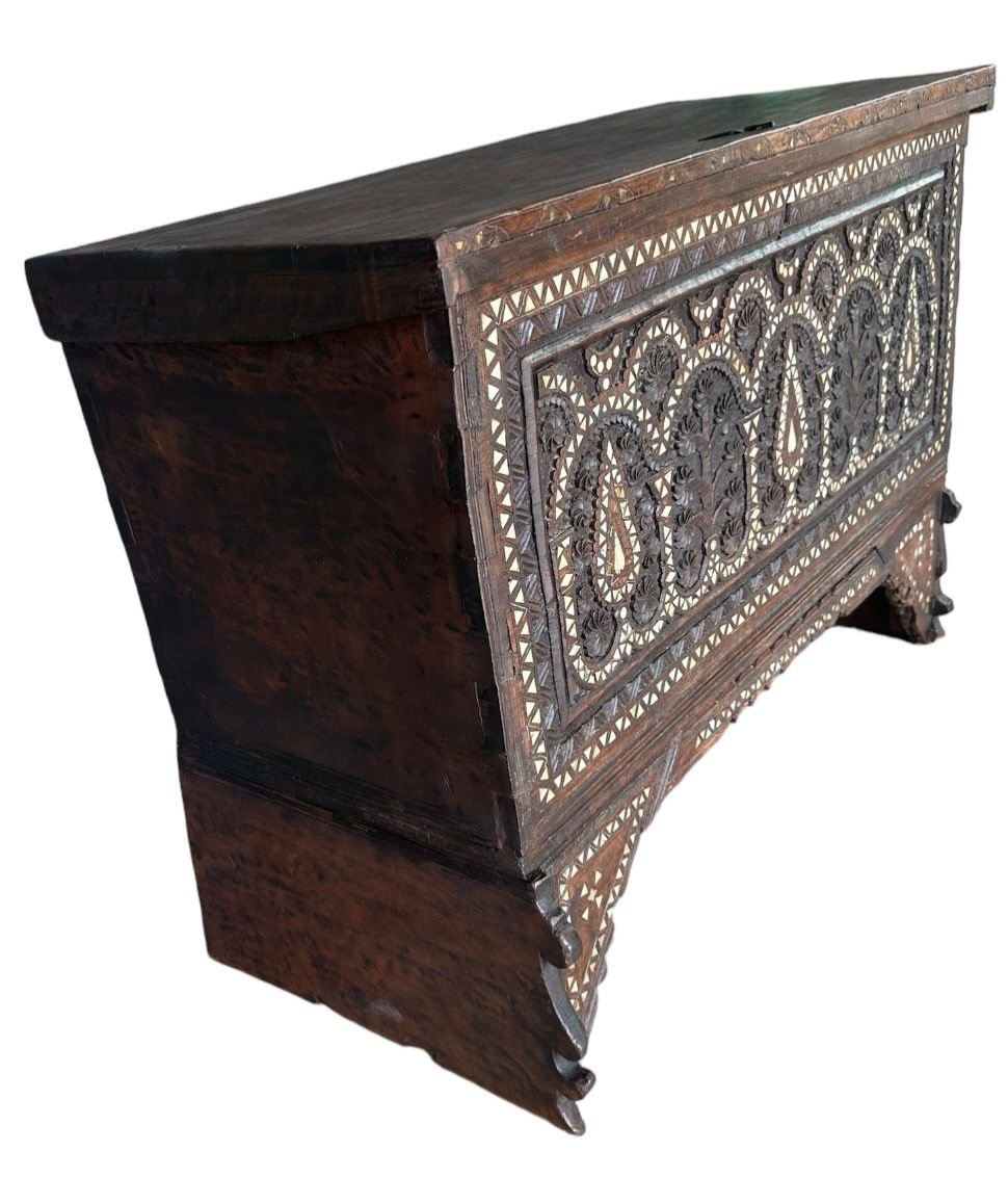 Oriental Wedding Chest, Inlaid With Mother-of-pearl And Carved Wood.-photo-1