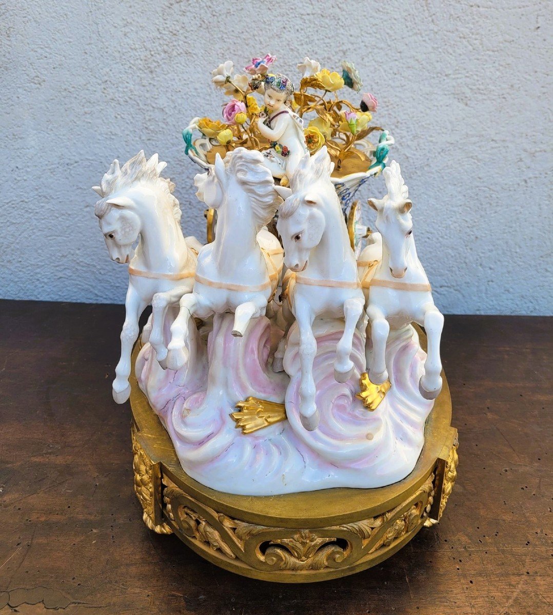 Dans le Gout  de Meissen, Putto Conduisant Un Char De Fleurs, XIXème Siècle-photo-3