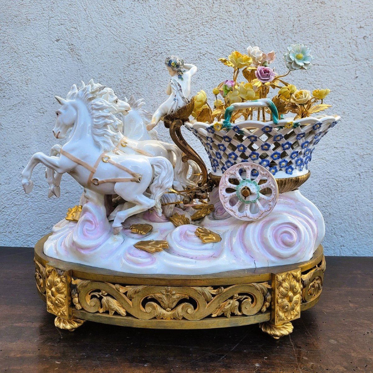 Dans le Gout  de Meissen, Putto Conduisant Un Char De Fleurs, XIXème Siècle-photo-4