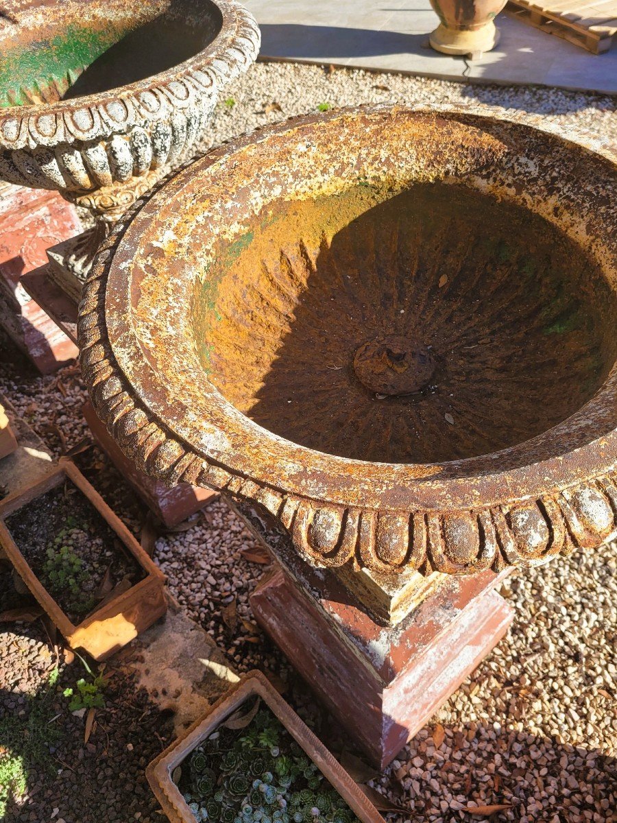 Set Of 4 Large Cast Iron Garden Vases On Terracotta Bases, 19th Century-photo-1