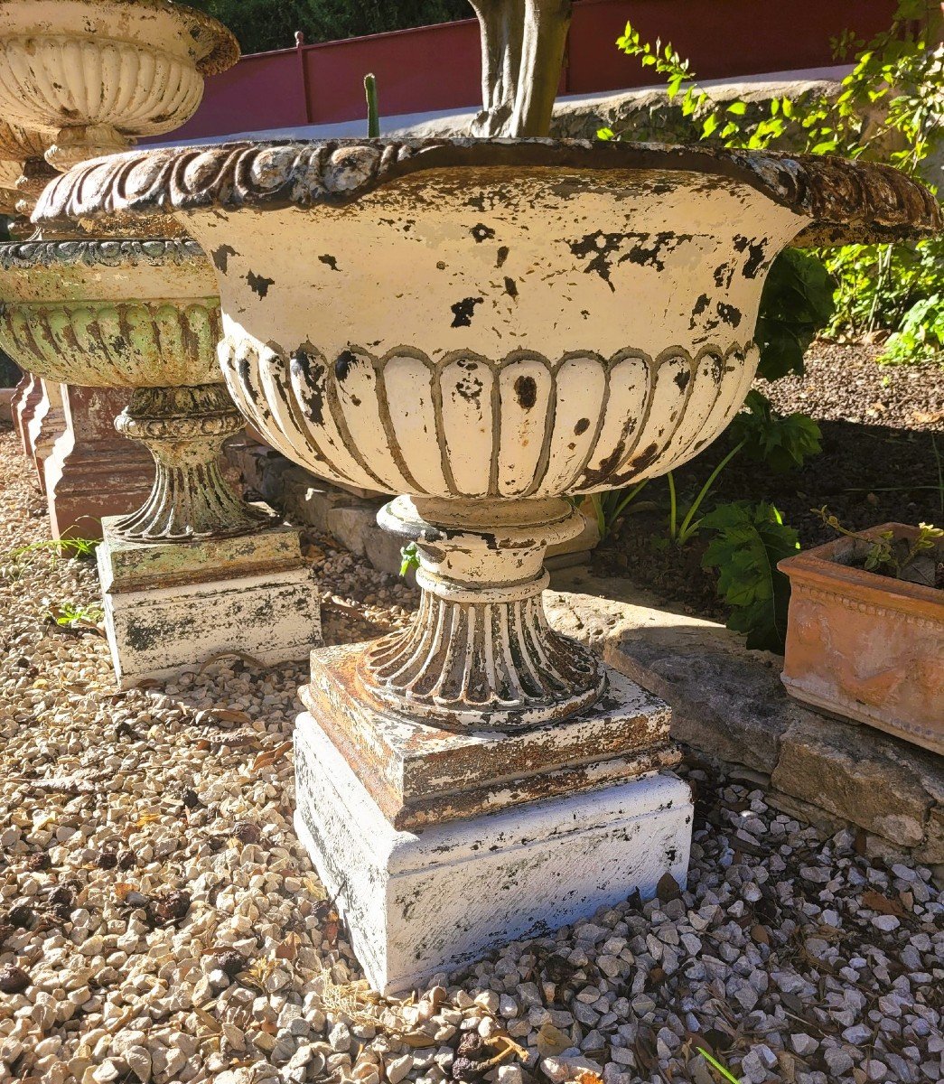 2 Cast Iron Garden Vases On Base, 19th Century-photo-4