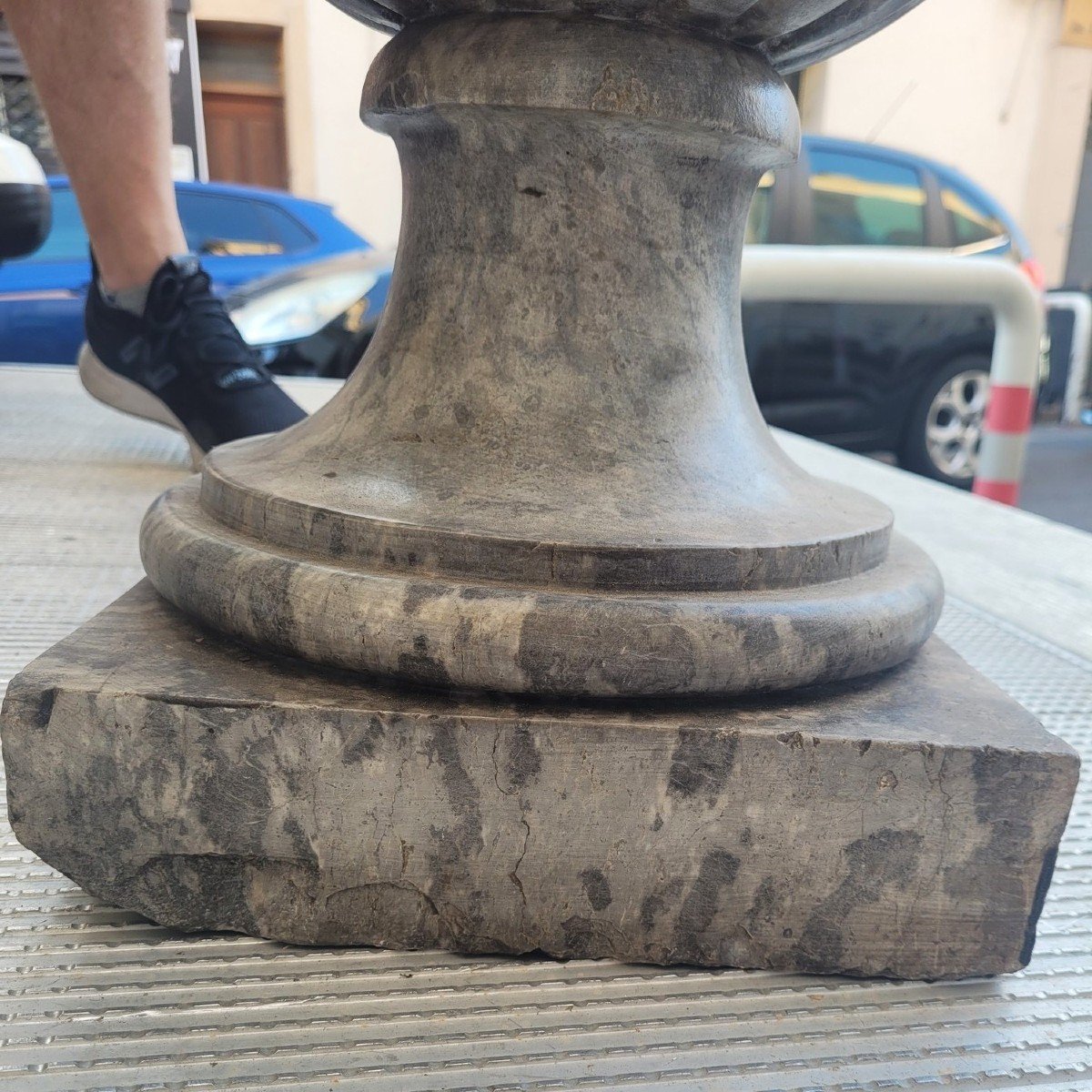 Fontaine à eau En Marbre Gris, d'époque XVIIIème Siècle-photo-1