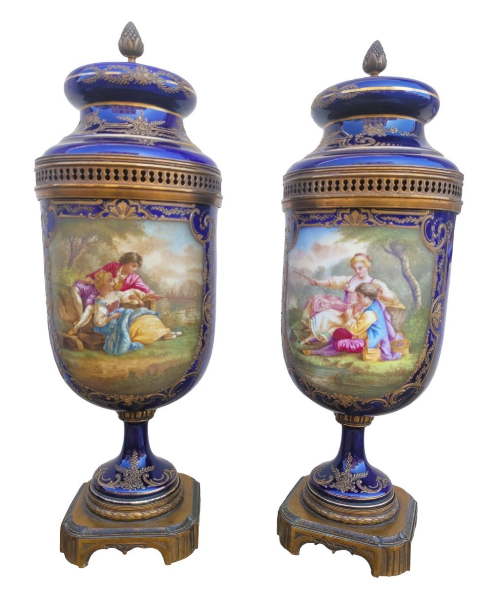 Sèvres, Paire De Vases Couverts En Porcelaine, Marque Château Des Tuileries, XIXème Siècle