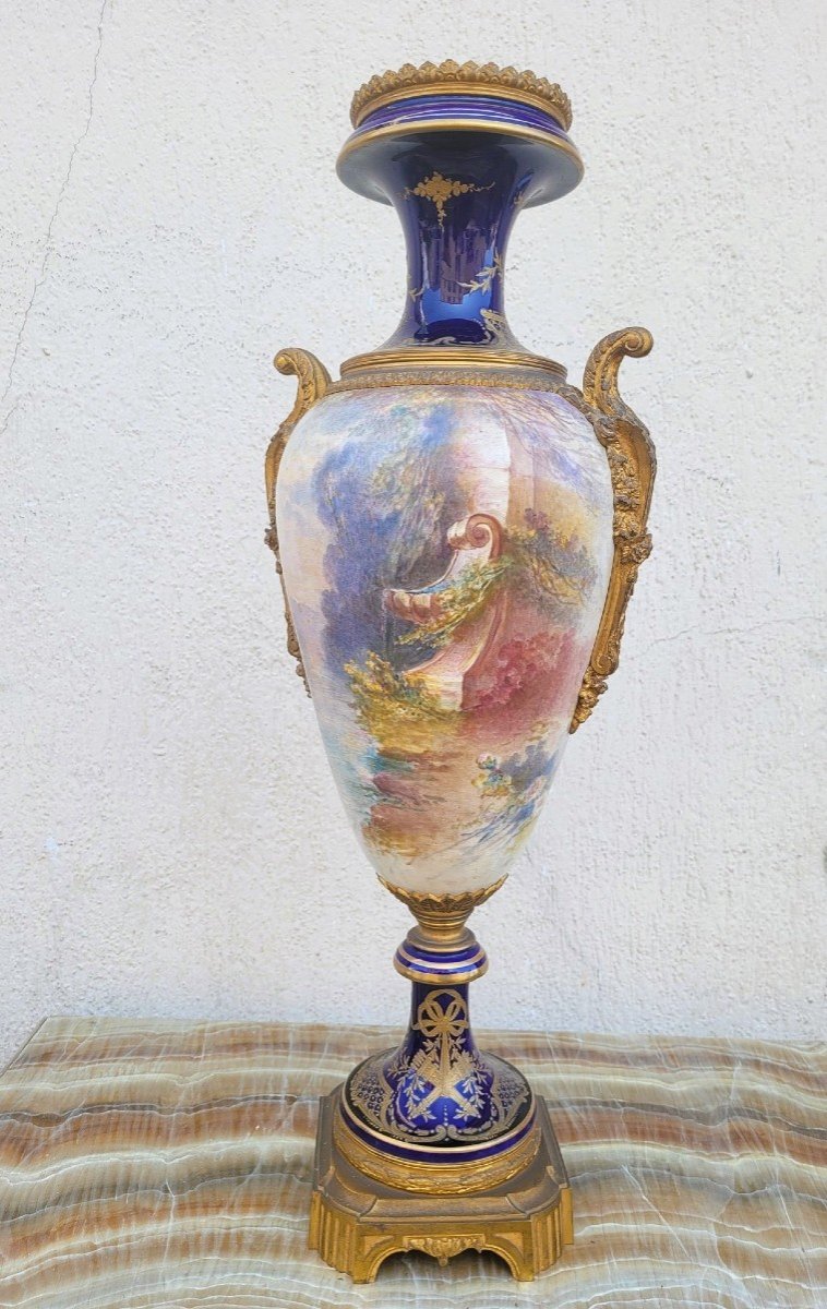 Dans Le Goût De Sèvres,  Grand Vase En Porcelaine Et Bronze, XIXème Siècle-photo-1