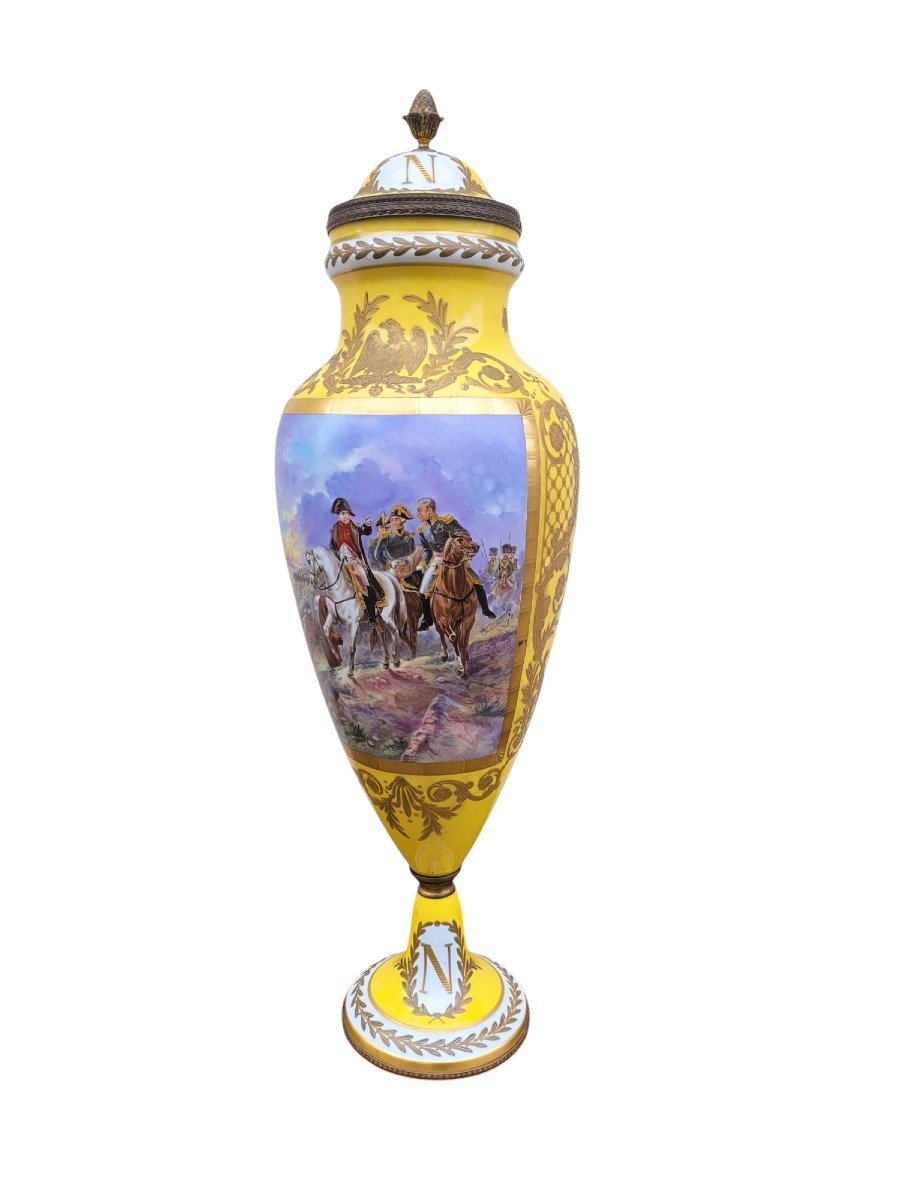 Bataille  Napoléonienne, Grand Vase En Porcelaine Jaune, XIXème Siècle