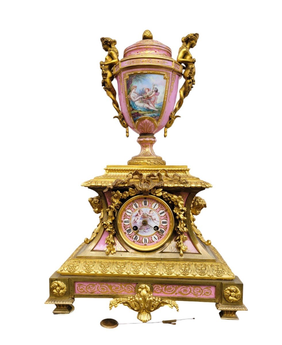 Pendule En Porcelaine Et Bronze Doré, Napoléon III, XIXème Siècle