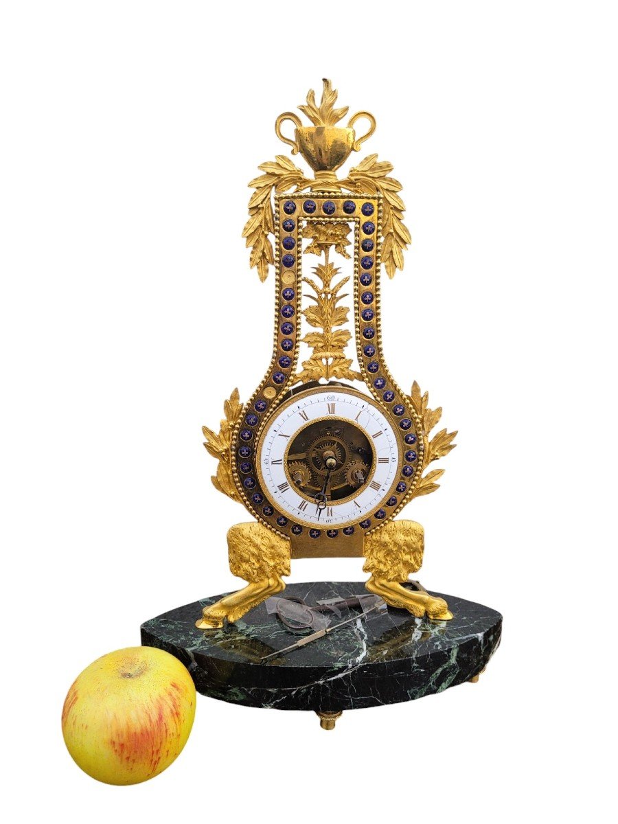 Pendule En Bronze Doré Et émaillé, Epoque XVIIIème Siècle