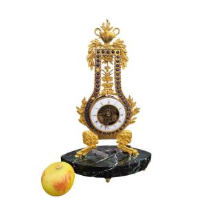 Pendule En Bronze Doré Et émaillé, Epoque XVIIIème Siècle