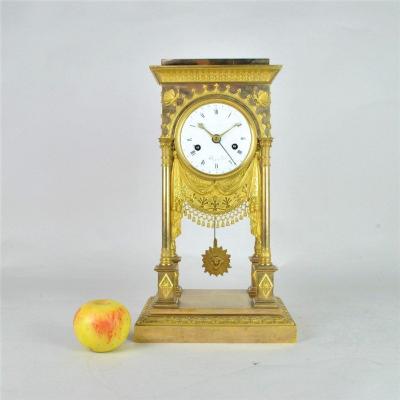 *promotion d'été *gilt Bronze Portico Clock, Empire Period, XIXth Century