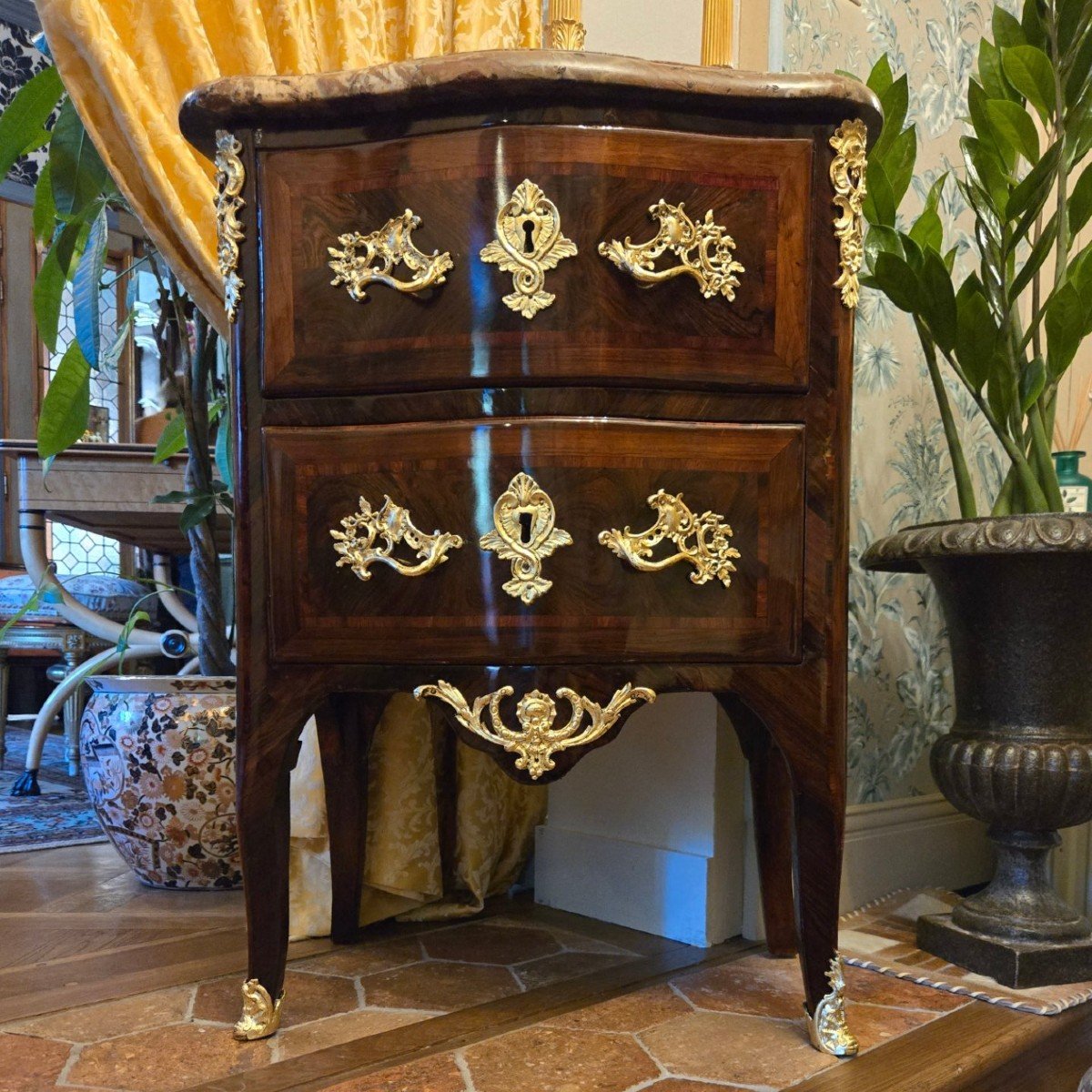 J.demoulin, Commode Sauteuse D’époque Louis XV, Paris Entre 1755-59.