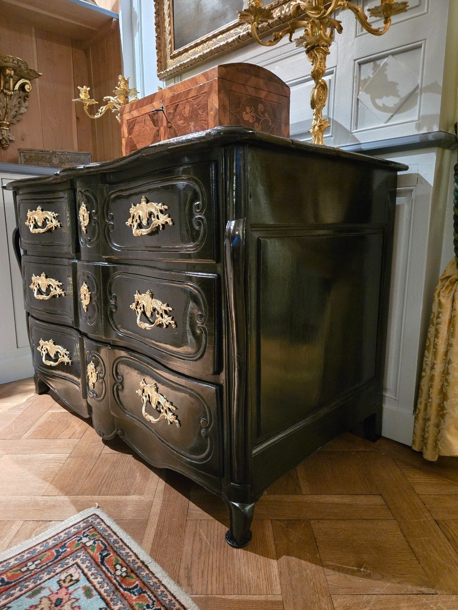 Commode Arbalète à Consoles Rapportées D’époque Louis XV En Bois Noirci.  -photo-1