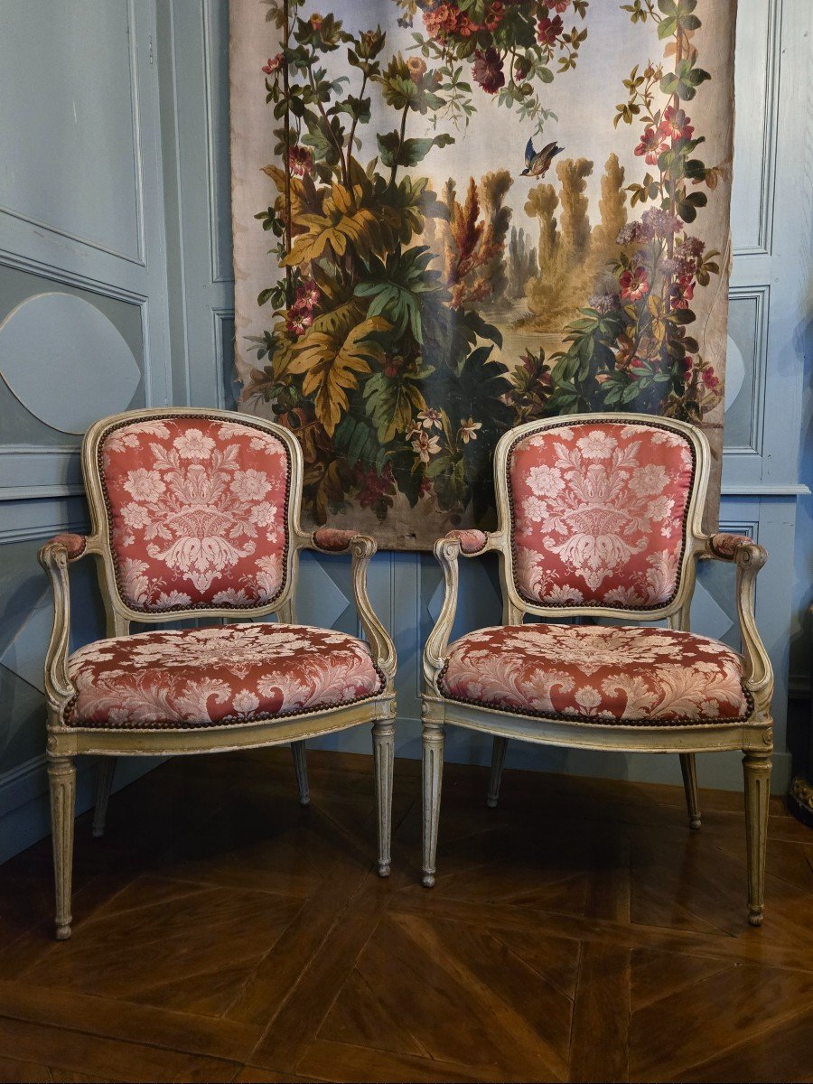 Paire De Large Fauteuils Cabriolet, Fin De L’époque Louis XV. 