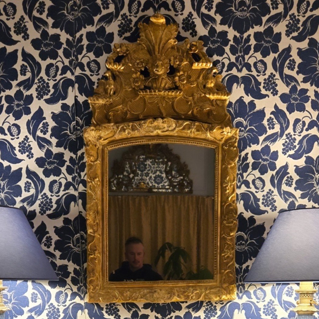 Louis XIV Pediment Mirror In Gilded Wood, Early 18th Century.  