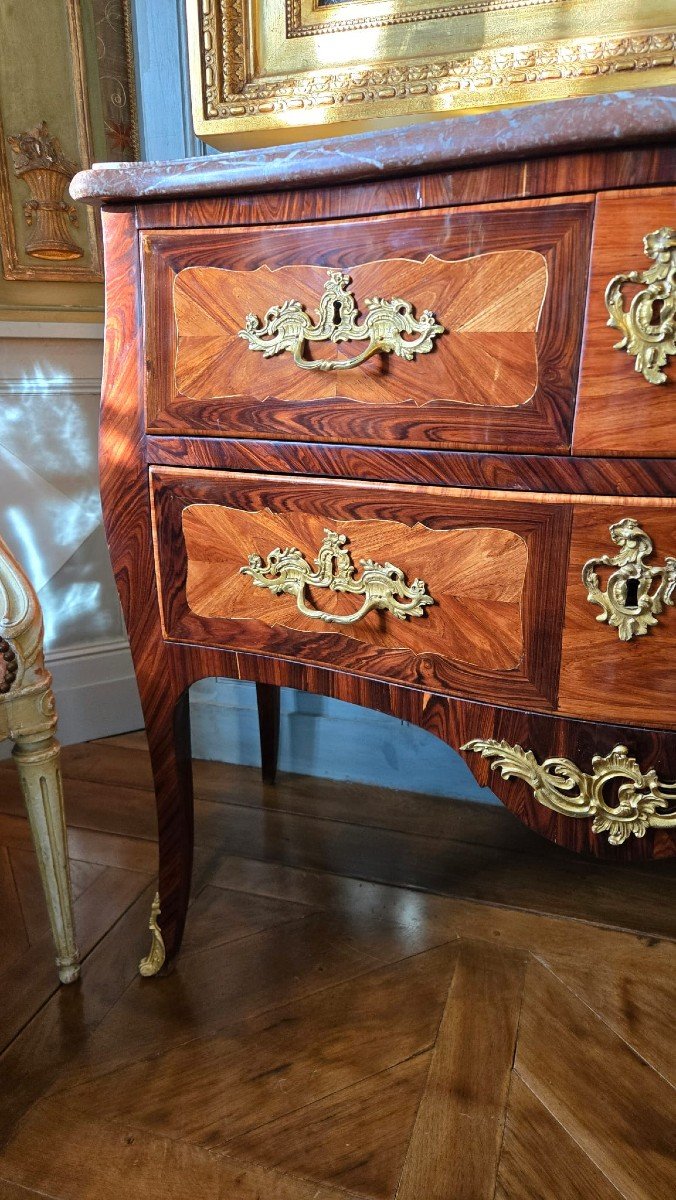 Commode Sauteuse D’époque Louis XV En Bois De Rose Et De Violette.  -photo-1