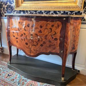 Commode à Vantaux et marqueterie de bois de bout, époque Louis XV, 