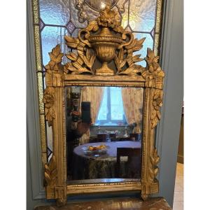 Miroir En Bois Sculpté Et Doré, Travail Provencal d'époque Louis XVI.  