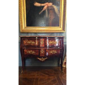 Commode Sauteuse D’époque Louis XV En Bois De Rose Et De Violette.  