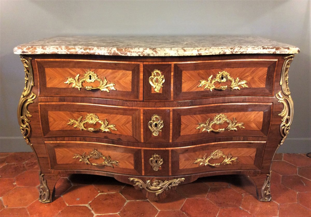 REMISE DE 25\% -  Estampillée  BOUDIN - Commode Tombeau Galbée  - Epoque Louis XV-photo-1