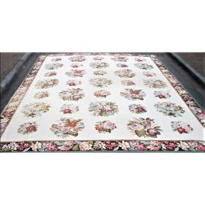    Important Small Dots Carpet With White Background And Floral Decor - Late 19th Century