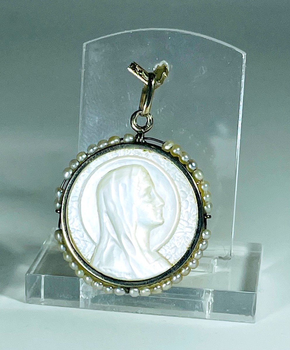 Médaille Ancienne Nacre, Or Et Perles