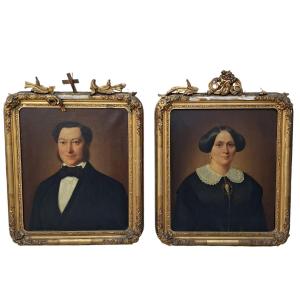 Une Paire De Portraits Antiques