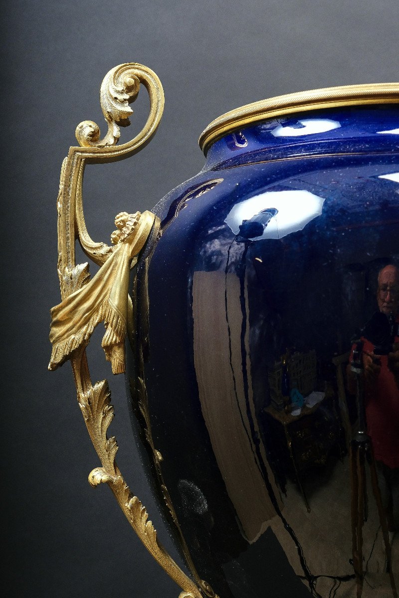 "night Blue" Sèvres Porcelain Vase, With A Gilt Bronze Mount, Paris 19th C.-photo-3