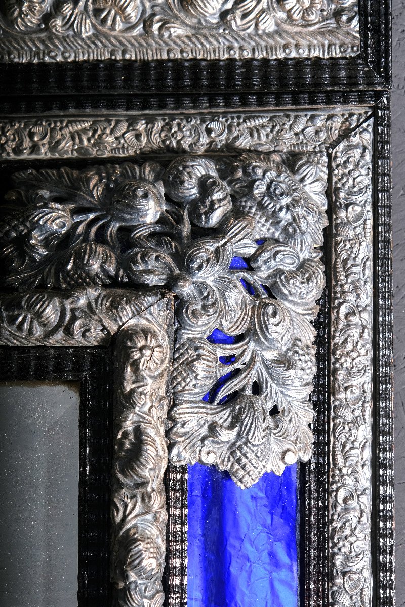 Grand  Miroir à Parclose En Laiton Repoussé Et Argenté Avec Des Verres En Cobalt, France XIXème-photo-1