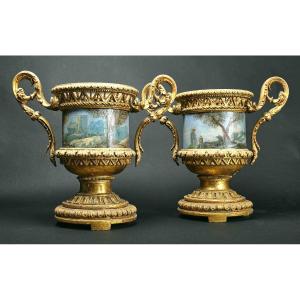 Paire Des Vases Très Rares En Bois Sculpté Et Doré Avec Des Cachepots En Tôle Peint, Rome 1780