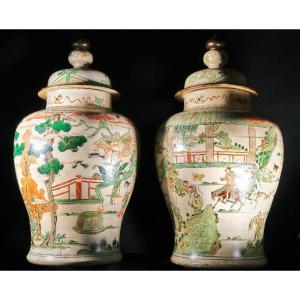 Paire De Grands Vases En Bois Avec Décoration En Laque De Chine "famille Vert", Piemont 19e