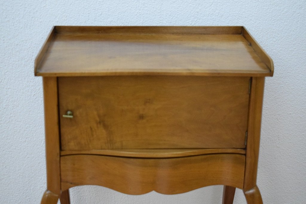 1 Small Walnut Side Cabinet.-photo-5