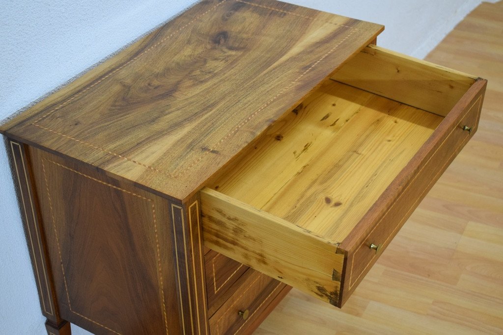 Small Solid Walnut Chest Of Drawers With Marquetry Trim-photo-6