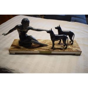 Sculpture d'Une Femme Et 2 Chiens En Régule  Art Déco Signé Uriano