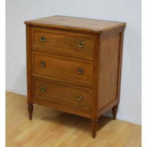 A Small Chest Of Drawers In Solid Walnut Opening With 3 Drawers