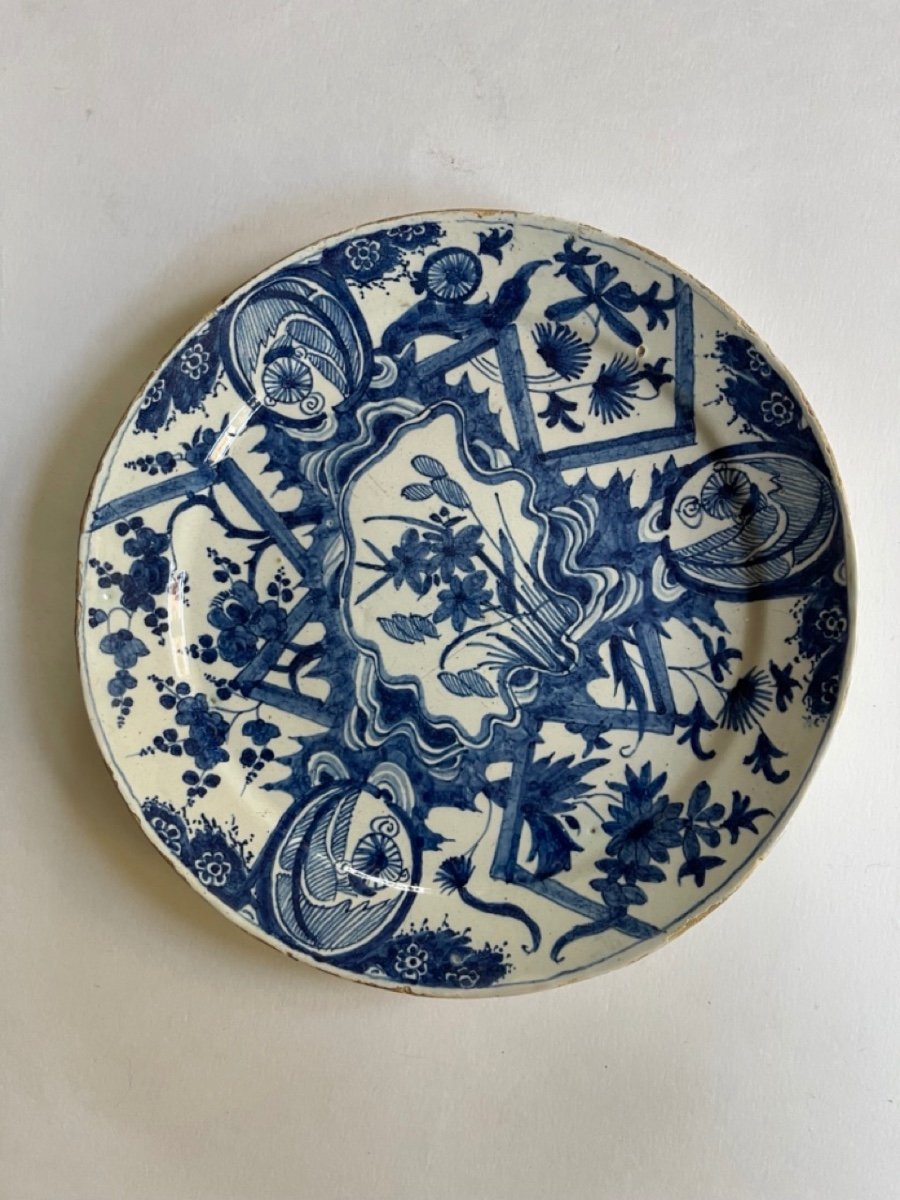 Delft XVIIIè - Assiette en faïence à Décor En Camaïeu Bleu 