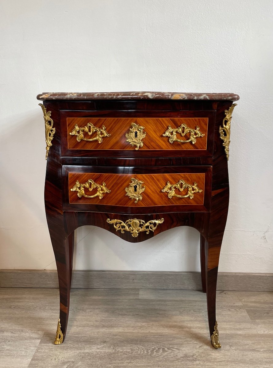 Commode d'Entre Deux De Style Louis XV