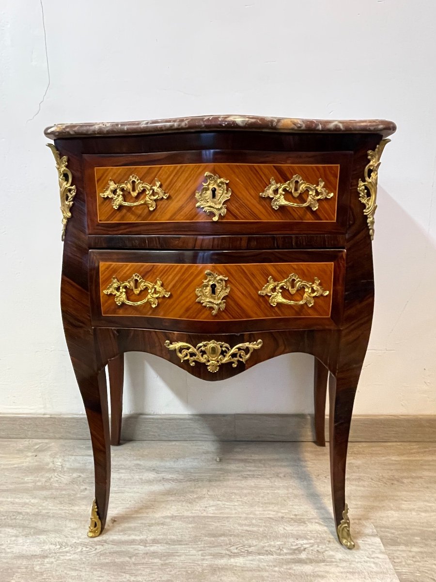 Commode d'Entre Deux De Style Louis XV