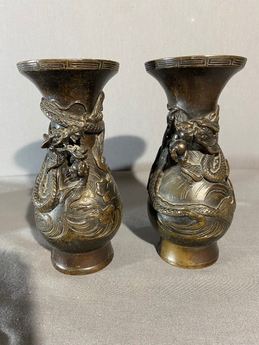 Paire De Vases En Bronze Au Décors De Dragons 