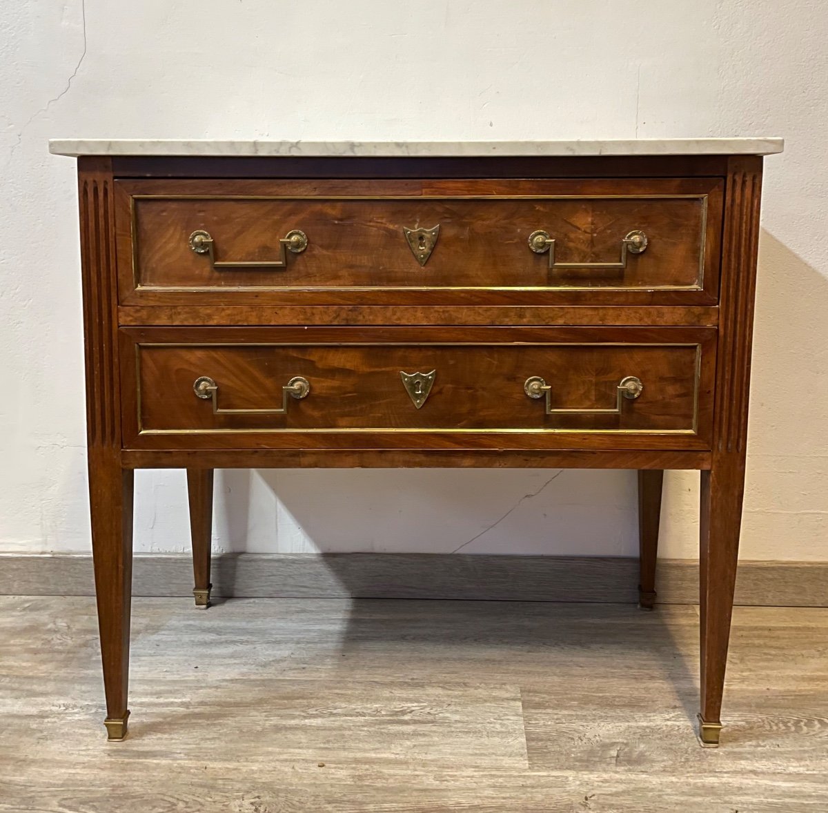 Commode Sauteuse De Style Louis XVI 