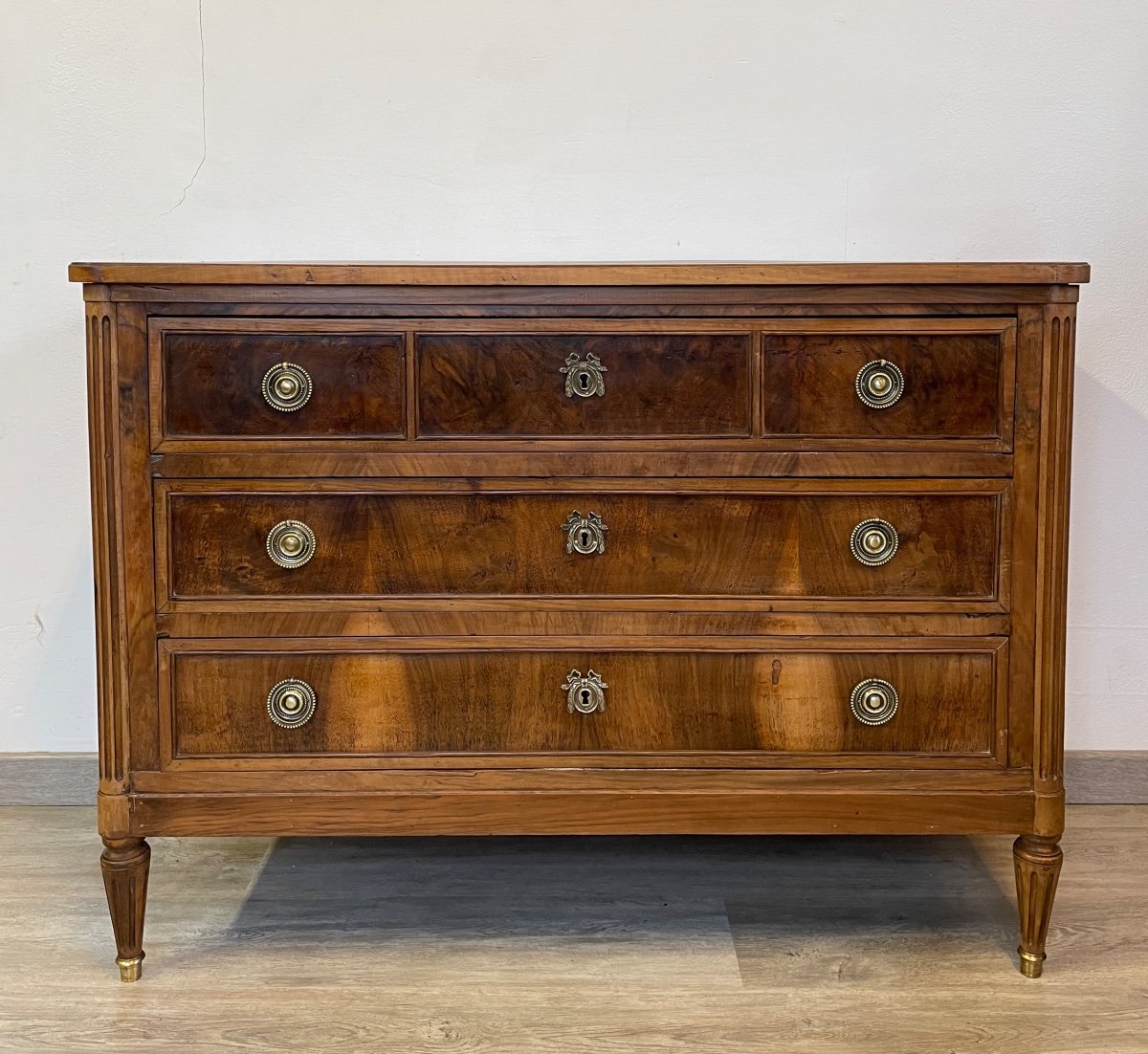 Commode De Style Louis XVI En Noyer Vers 1920