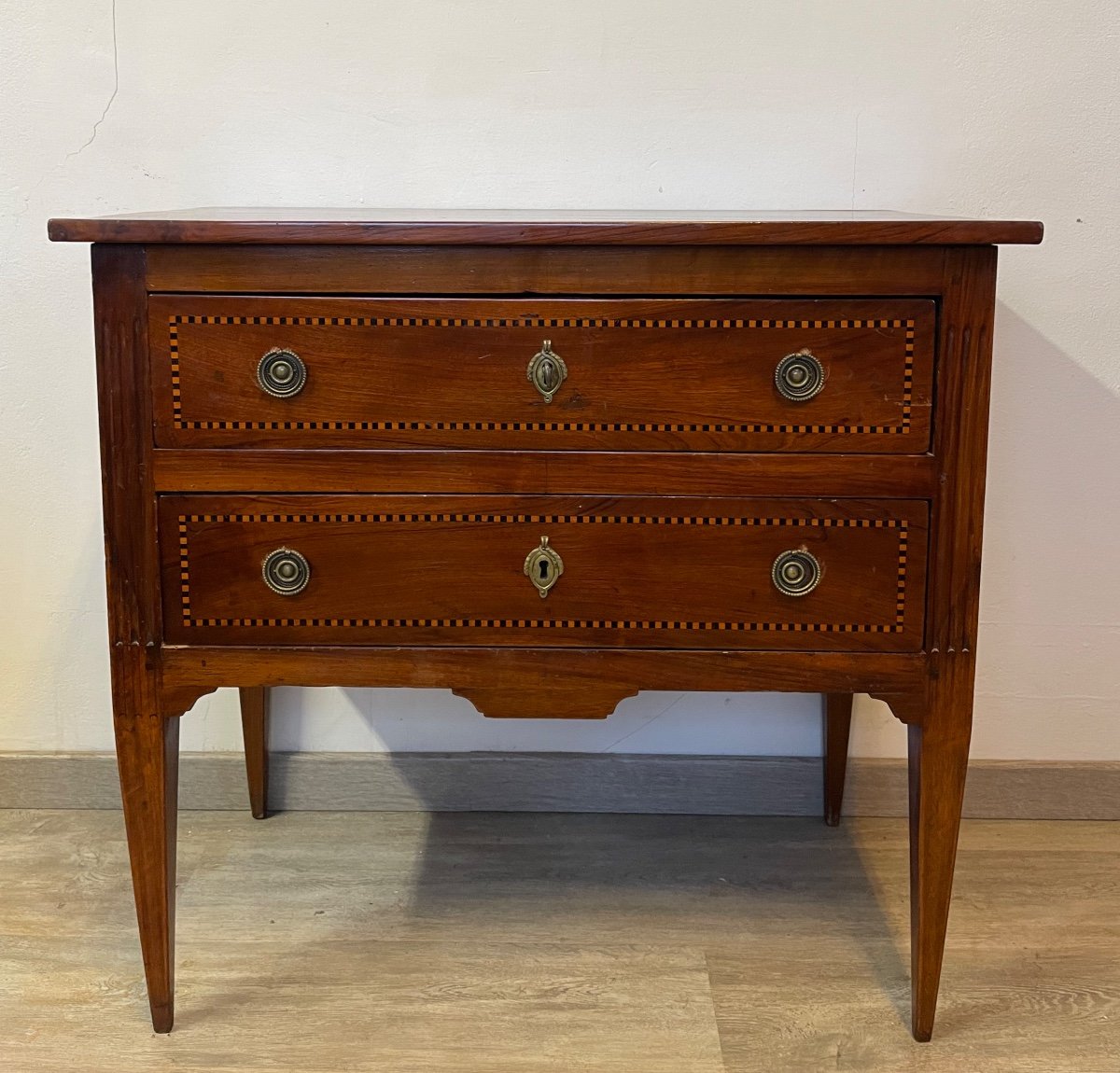 Commode Sauteuse De Style Louis XVI En Noyer Teinté Vers 1850