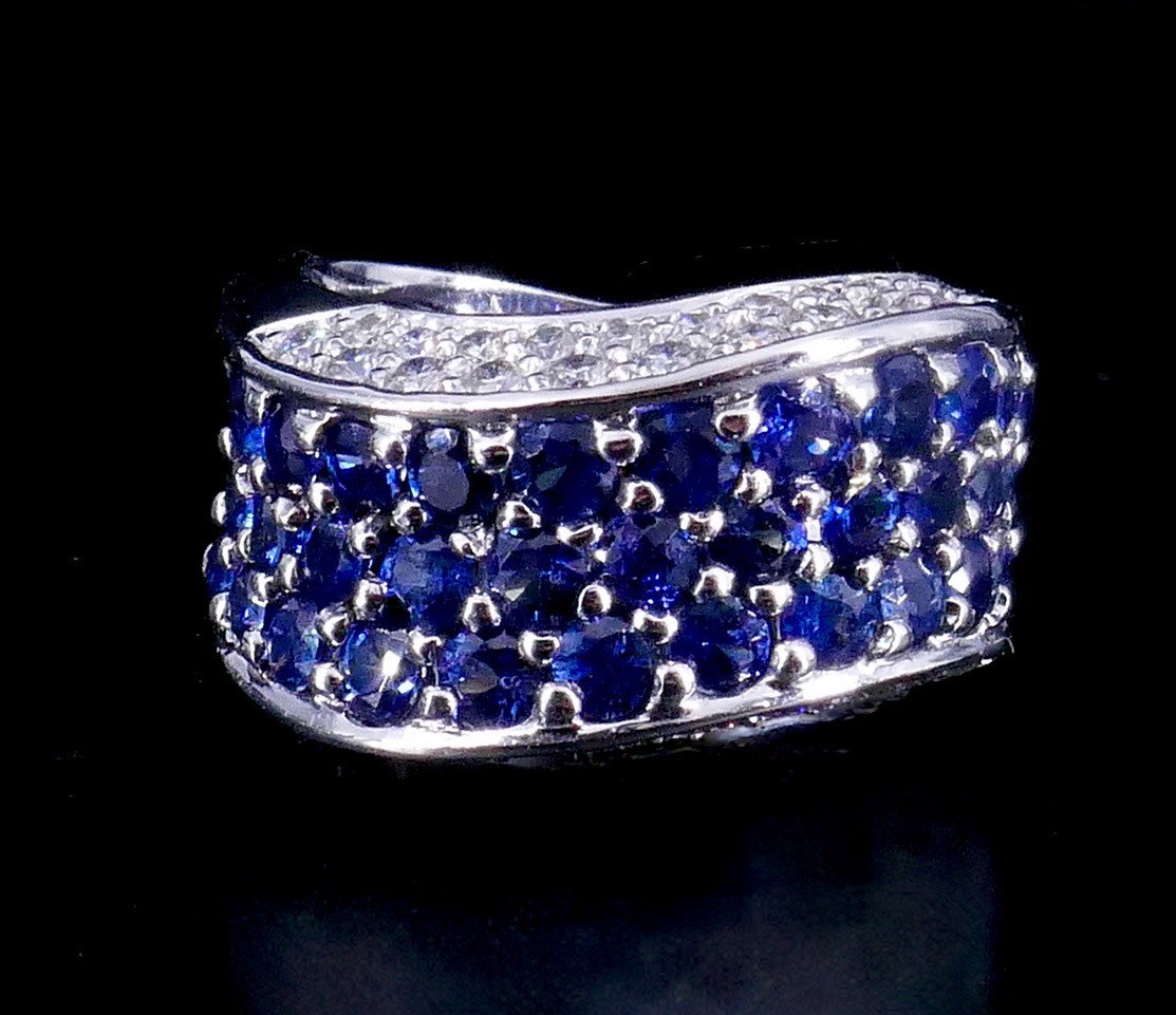 Bague "vague" Or Blanc Diamants Saphirs 